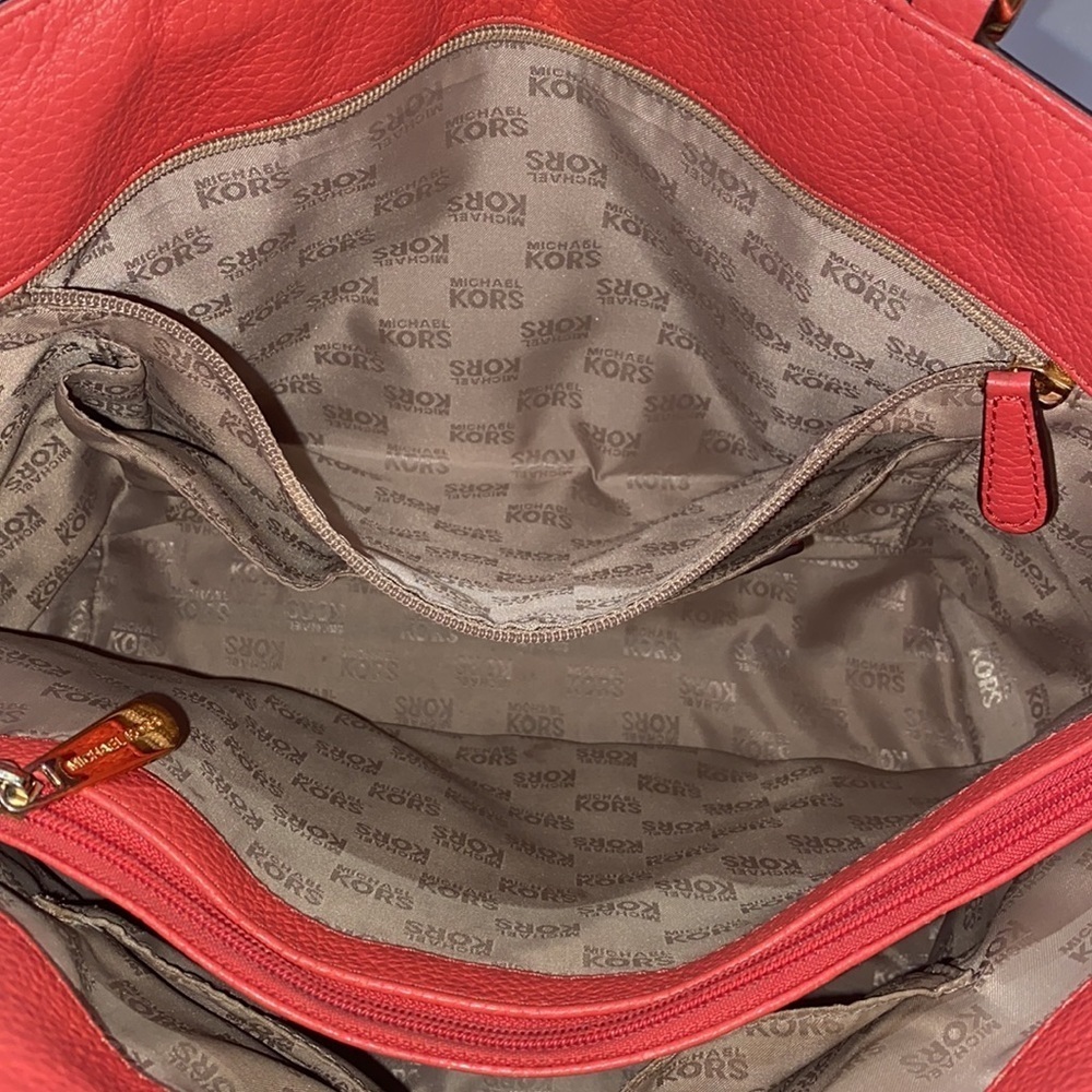 Gorgeous Michael Kors Coral Shade Leather Handbag - Picture 10 of 15
